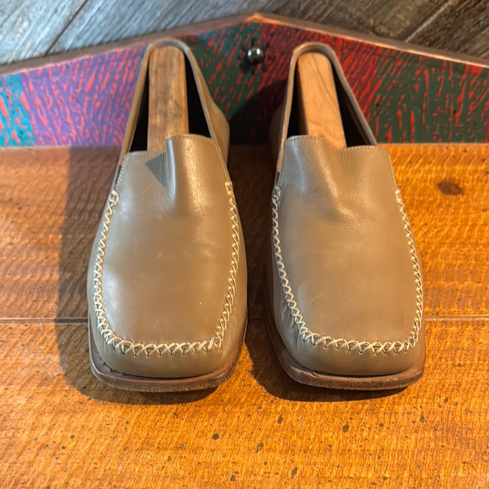 Louis Vuitton classic Men's Tan Loafers